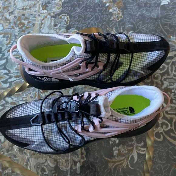 The North Face Women’s Oxeye Tech TNF White/TNF Black shoes - Picture 15 of 17